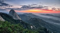 Bukhansan Mountain Private Hike with Lunch