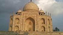 Guided Sunrise Tour of the Taj Mahal from Delhi