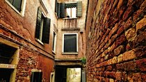 Private Walking Tour: Dorsoduro and San Polo Districts in Venice