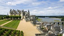 Incredible Loire castles tour with lunch and a vineyard visit