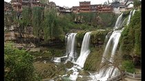 Private Transfer from Zhangjiajie to Fenghuang and stops at Furong old town