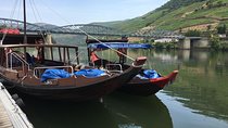 Douro Valley Private Tour: River Cruise, Lunch and Wine Tasting in a Vineyard