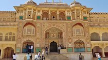 Jaipur: Tour the Magnificent Amber Fort with Private Transfer
