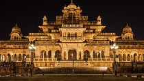 Private Night Tour of Iconic Jaipur and Dinner with Rajput Family