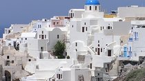 Santorini Shore Excursion: Private Tour of Oia and Fira, including Museum of Prehistoric Thira and Wine Tasting