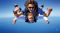 From Sydney: Tandem Skydive Experience over Wollongong Beach