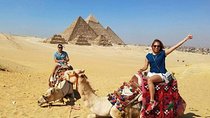 Private 8 Hours Giza Pyramids, Egyptian Museum, and Bazaar from Cairo Airport