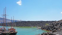 Santorini Volcanic Islands Cruise: Volcano, Hot Springs and Thirassia