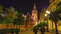 Santa Cruz Evening Walking Tour in Seville Including Tapas and Drinks