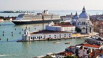 Venice Private Departure Transfer by Water Taxi: Central Venice to Cruise Port