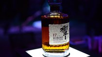 Japanese Whisky Tasting Experience at Local Bar in Tokyo