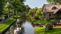 Private Tour to Giethoorn see the enclosing dyke from Amsterdam