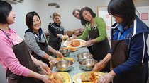 Korean Tea Ceremony and Kimchi Making Cultural Experience in Seoul
