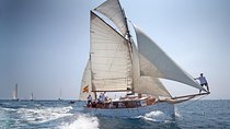 Private luxury Classic yacht tour in Barcelona, swimming and appetizer in Bon Temps 1926