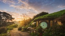 Hobbiton Movie Set tour & Glowworm Cave day tour