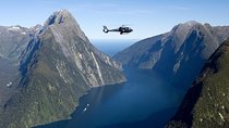 Milford and Fiordland Highlights Tour by Helicopter from Queenstown