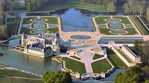 Private transfer from Paris to Chantilly or Chateau de Montvillargenne