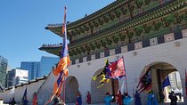 Best Walking Tour to Gyeongbok Palace n Bukchon with Expert