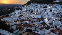 Private 8-hour Tour to Mijas Marbella and Puerto Banús from Malaga