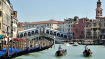 Venice: Private Serenade Gondola Tour - 30 minutes