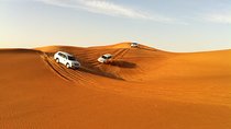 Dubai Desert Safari Dune Bashing Private Basis with sandboarding