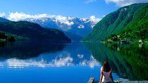 Bergen: Private Full-Day Roundtrip to Hardangerfjord with cruise