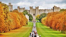 Private Chauffeured Minivan Tour to Windsor from London with a Licensed Guide