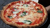Sightseeing Tour and Pizza in Napoli