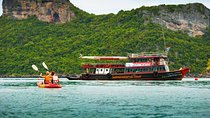 Samui Island Tour to Angthong Marine Park by Big Boat with Kayaking