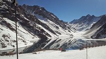 Small-Group Tour: Portillo Ski Center, Inca Lagoon plus Premium Wineries in Aconcagua Valley