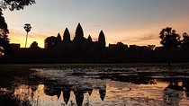 Angkor Wat Sunrise & Small Circuit Tour