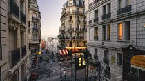 Private Tour: Montmartre Walking Tour, Dinner and Au Lapin Agile Cabaret