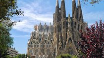 Sagrada Familia Small Group Tour with Skip the Line Ticket
