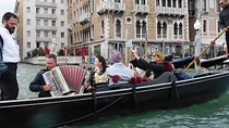 Private Gondola Ride with Serenade in Venice