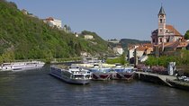 Scenic transfer from Passau to Prague with 2-hours guided tour of Cesky Krumlov