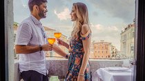 Gondola Ride and Aperitif in a Venetian Palace
