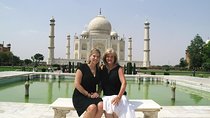 Taj Mahal Private Day Trip Including Same Day Flights from Mumbai