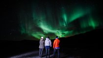 Northern Lights Minibus Tour with Hot Cocoa, Blankets & Photos