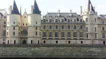 Notre Dame & Ile de la Cité Private 2-Hour Walking Tour in Paris