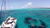 Top Sailing to Isla Mujeres with lunch and open bar from Cancun