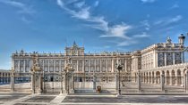 Skip the Line Royal Palace Madrid Tour Semi-Private 8ppl max