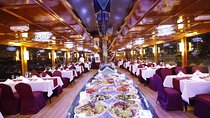 Dubai Marina 2-Hour Romantic Cruise Dinner