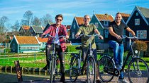 Volendam: E-bike rental with suggested countryside- and fisherman village route