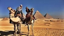 Sightseeing Day Tour to Pyramids, Egyptian Museum and Bazaar from Giza or Cairo