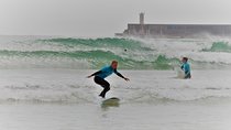 Surf class in Porto - small groups, ideal for beginners