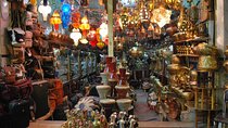Private Guided Day Trip to Giza Pyramids and Khan El Khaili Market from Cairo