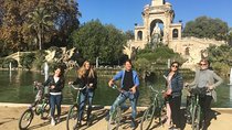 Barcelona Evening Small Group Bike Tour with Cava | with Private Option