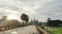 2-Days Private Tour in Angkor Sunrise, Banteay Srei and Beng Mealea Temple