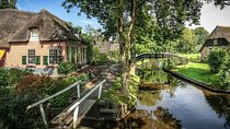 Private Sightseeing Tour to Giethoorn from Amsterdam incl. canal cruise