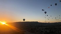 Sunrise Trekking Tour with Balloon Flight watching